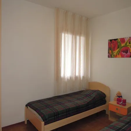 With Garden And Barbeque 250m From The Sea 아파트
