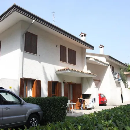 With Garden And Barbeque 250m From The Sea *